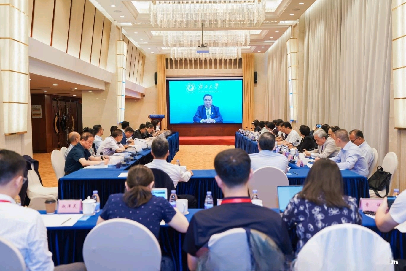                 中国边疆经济研究院第三届专家委员会第三次会议暨边疆经济大学智库联盟...